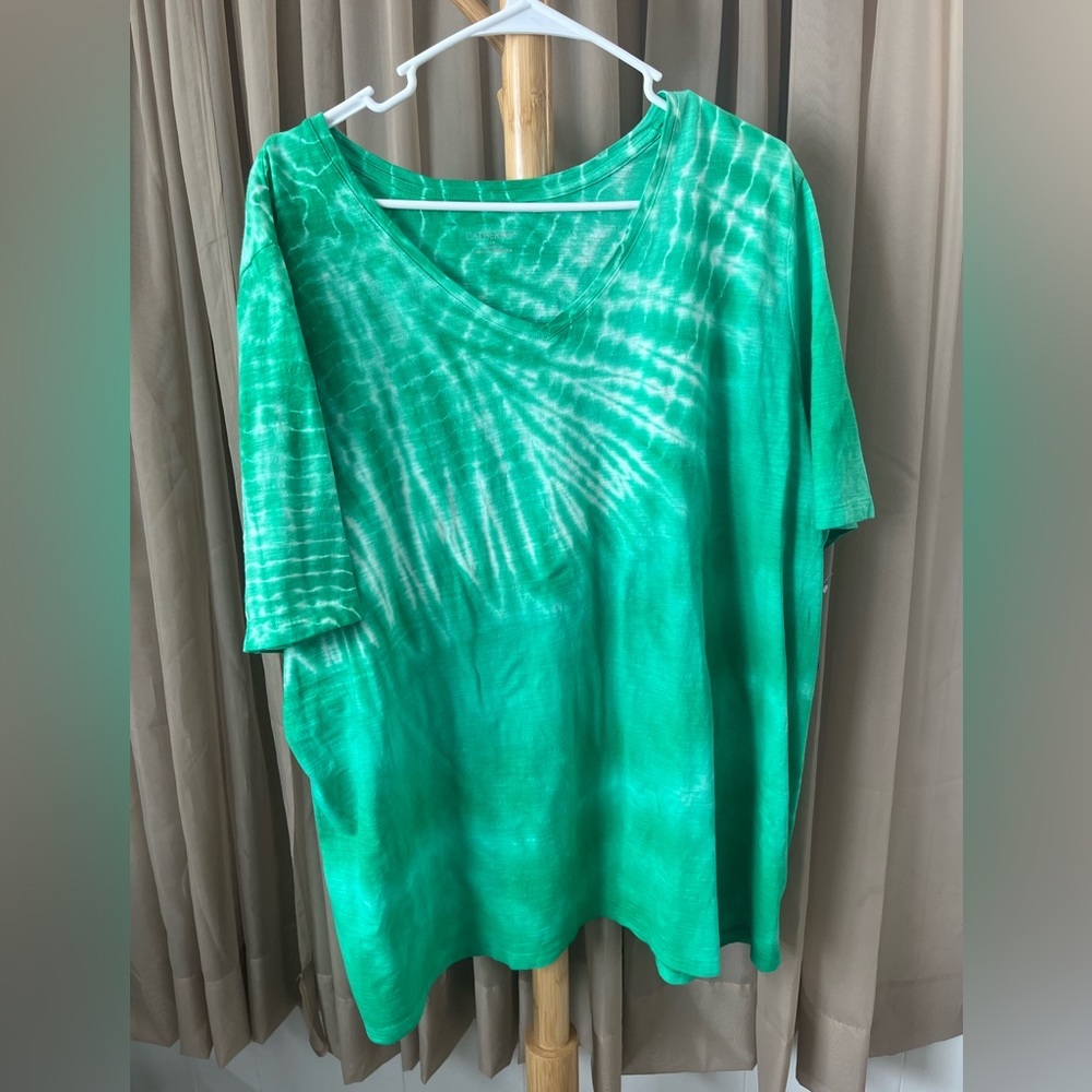 Plus size tie dye t-shirt. 2X. NWT $25 pretty green color.​